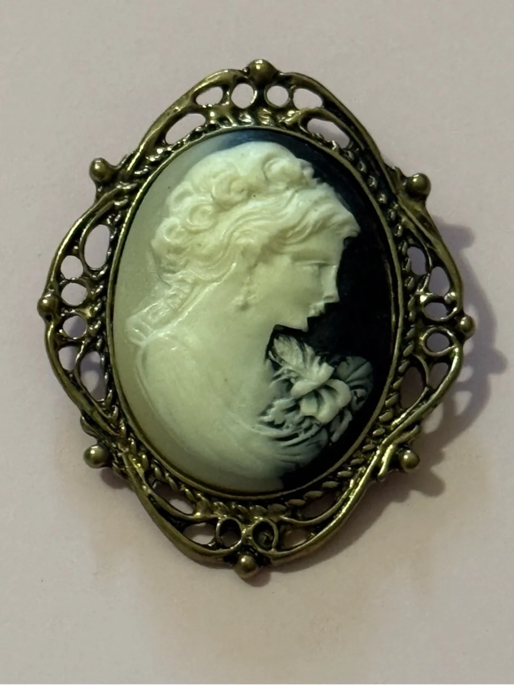 Vintage Style Black and Cream Cameo Brooch Pendant - Picture 1 of 2
